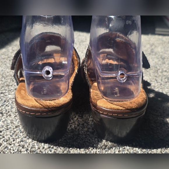 Thom McAn Women's Wendy Brown Wedge Heel Sandal Women's Size 6.5 - Picture 4 of 10